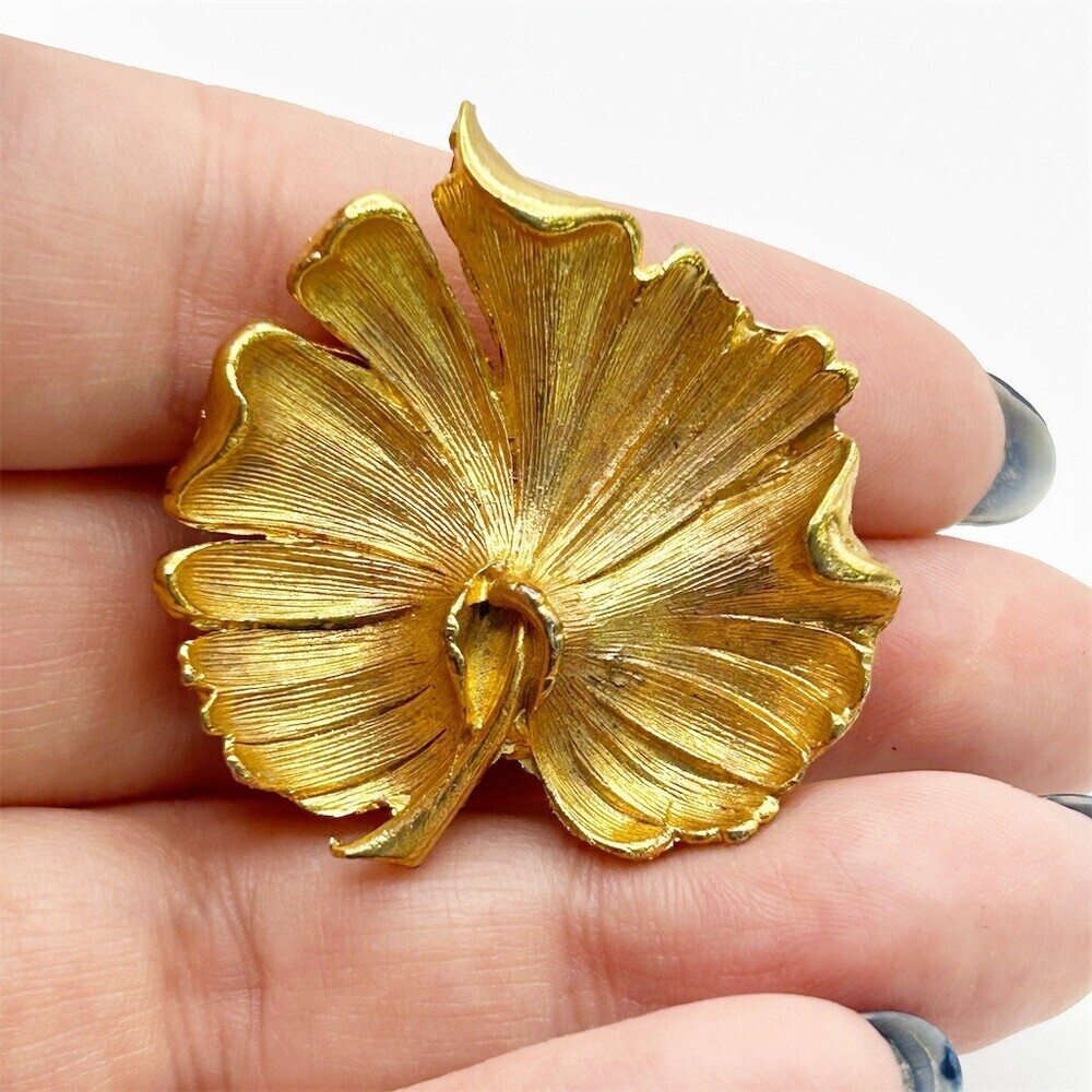 Vintage Textured Leaf Brooch Pin Brushed Gold Tone Botanical Statement Jewelry